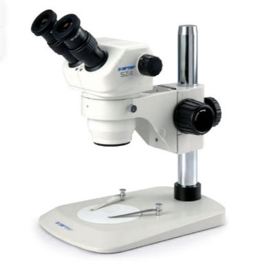 Microscópio binocular